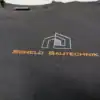 Textildruck Logo auf schwarzem T-Shirt, Kreaprint, Kreativkopie.